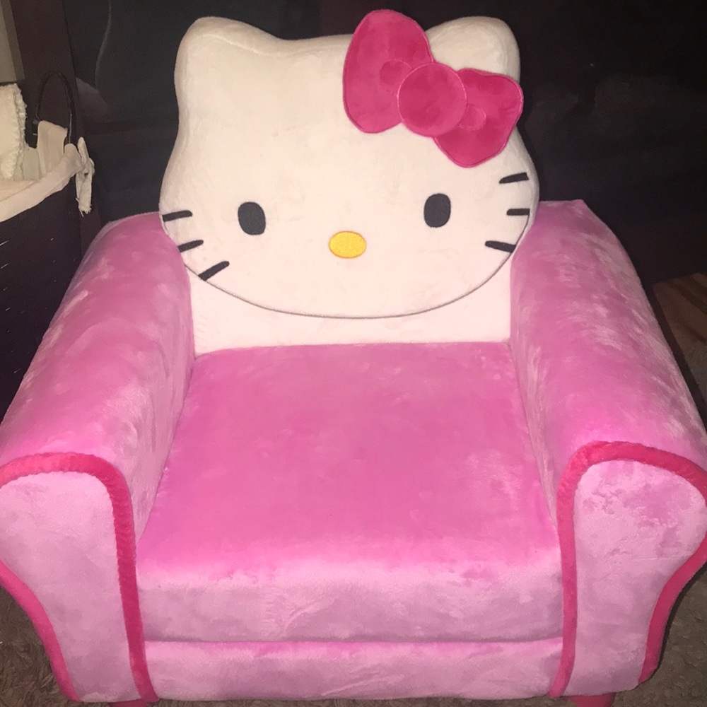 BNWT Hello Kitty Children’s Chair!! Ages 3-6.